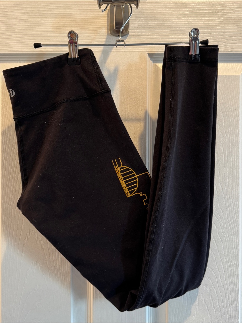 LuluLemon Pittsburgh Skyline Leggings | Size 4 | Full length | black and yellow